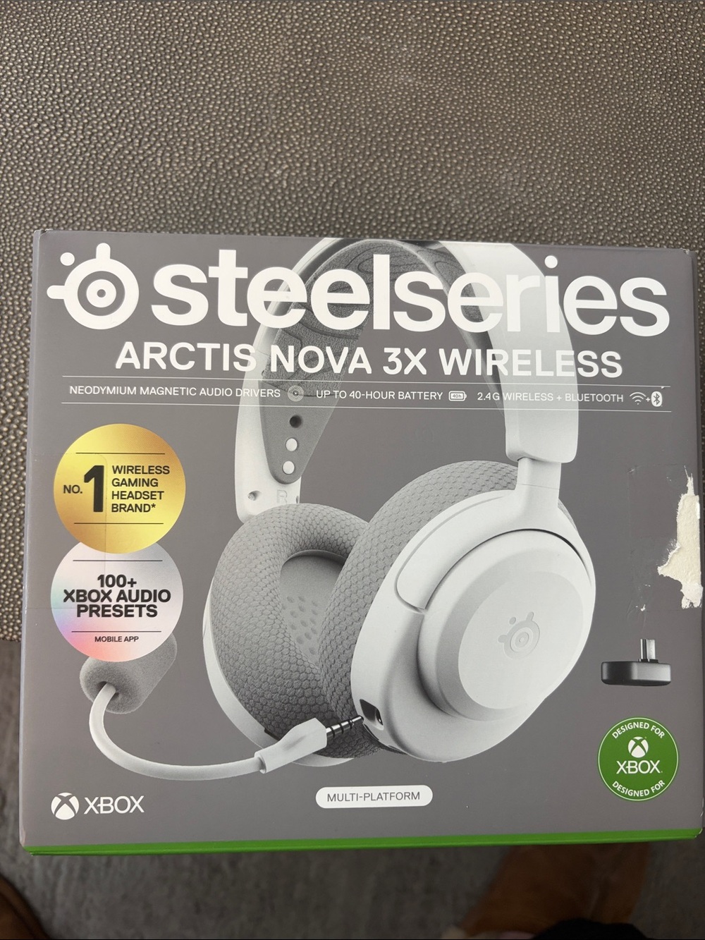 Arctis White Over-Ear Wireless Gaming Headphones. Condition like new.